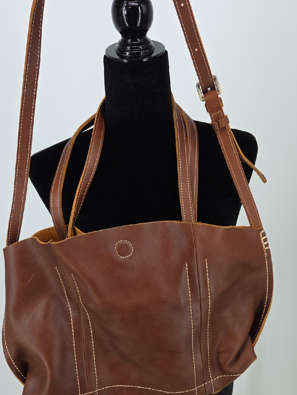 Classic Brown Leather Tote with Contrast Stitching